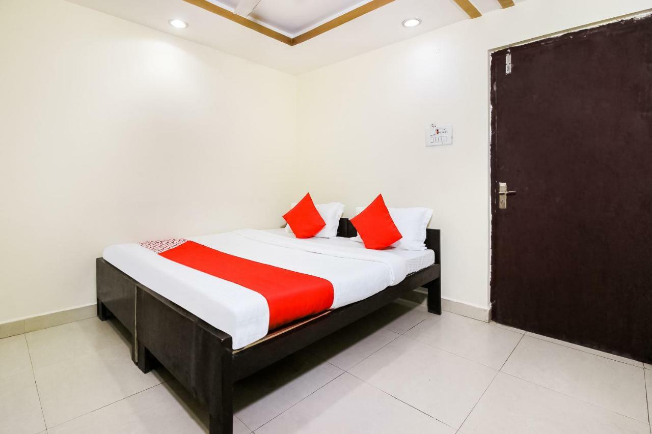 Oyo 45320 Hotel Mars Agartala Exteriör bild
