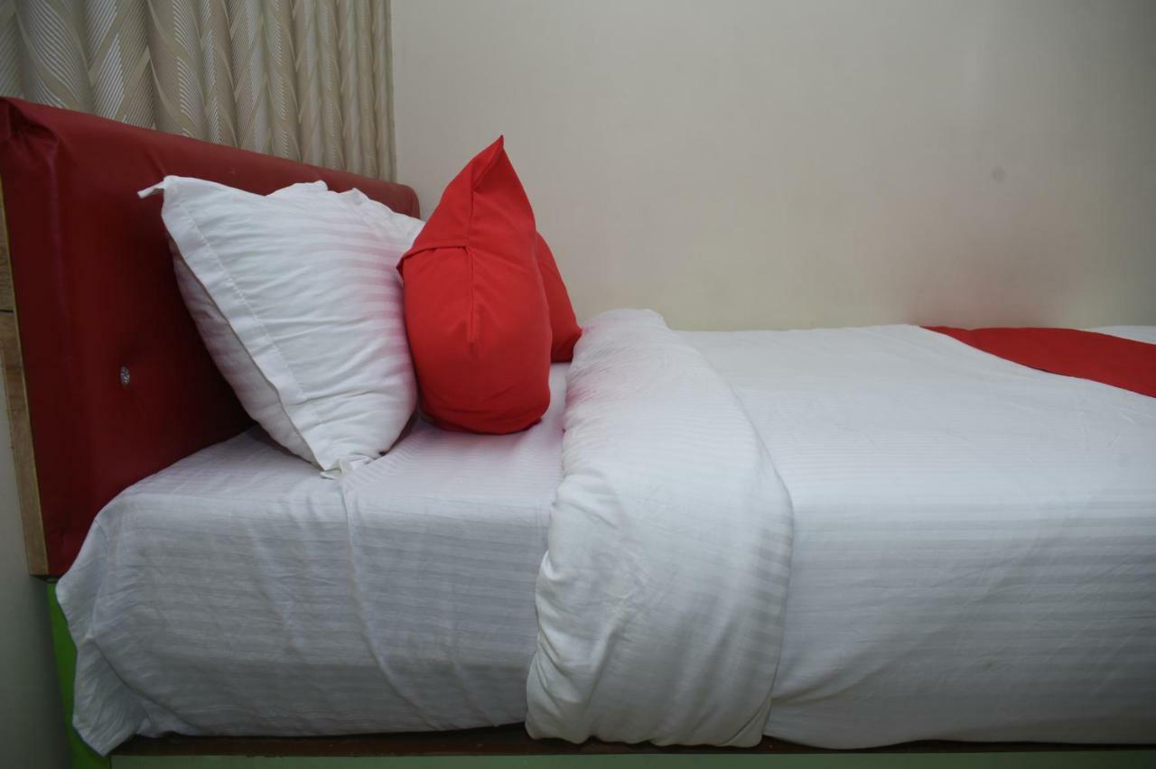 Oyo 45320 Hotel Mars Agartala Exteriör bild